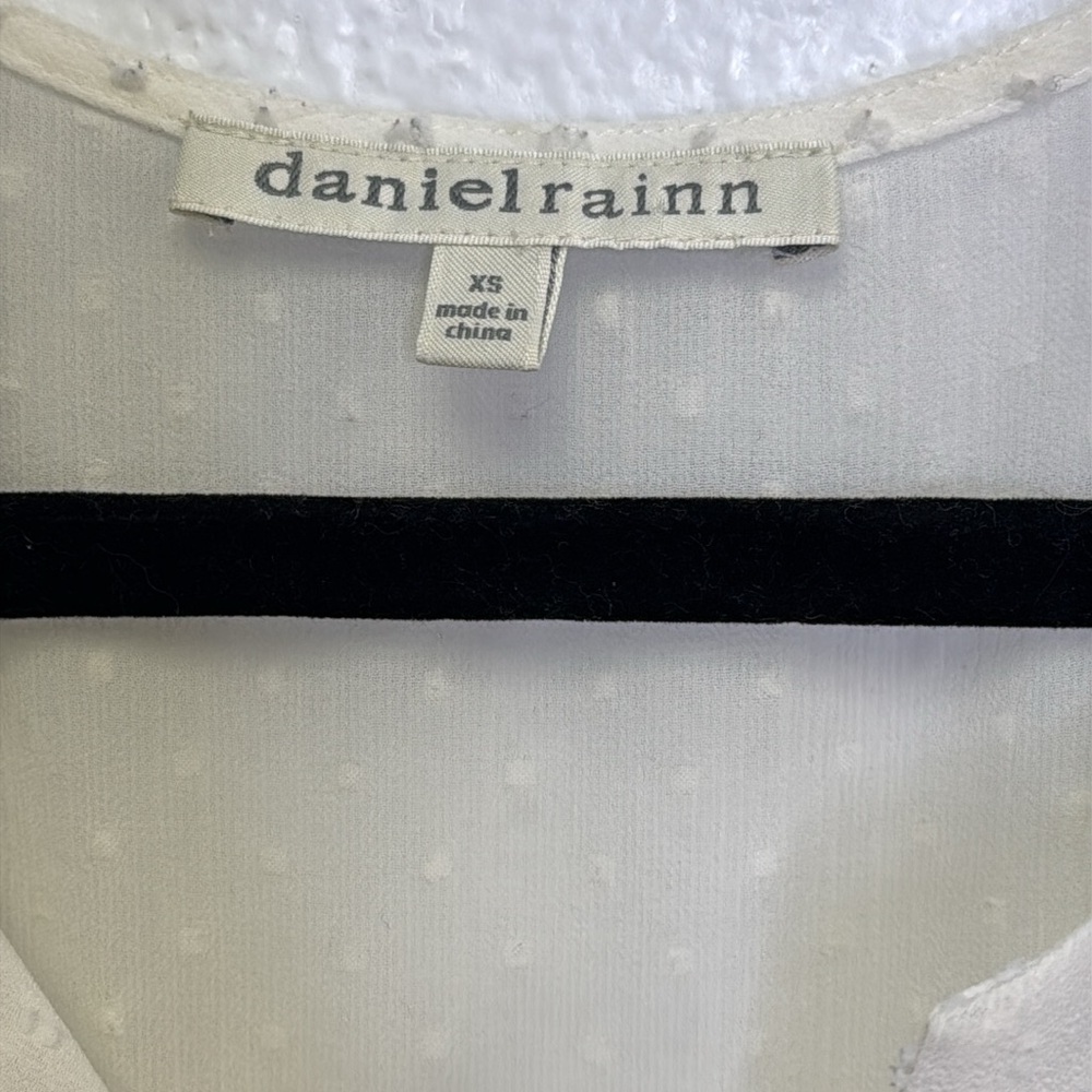 Daniel Rainn Cream V-Neck Blouse - Picture 4 of 9